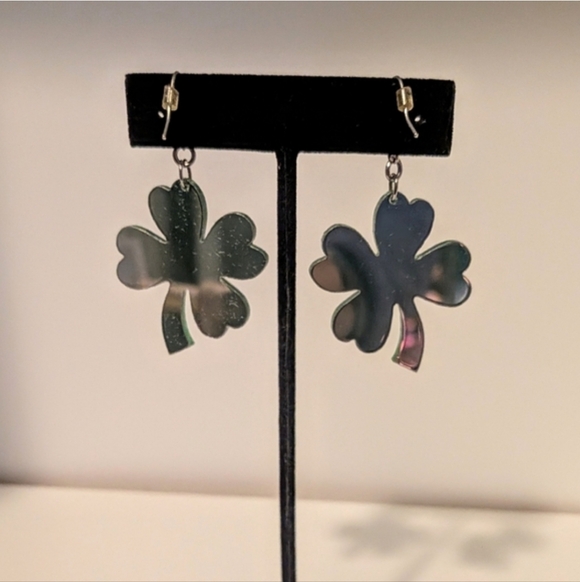 Saint Patrick's Green Clover Earrings - Picture 4 of 6